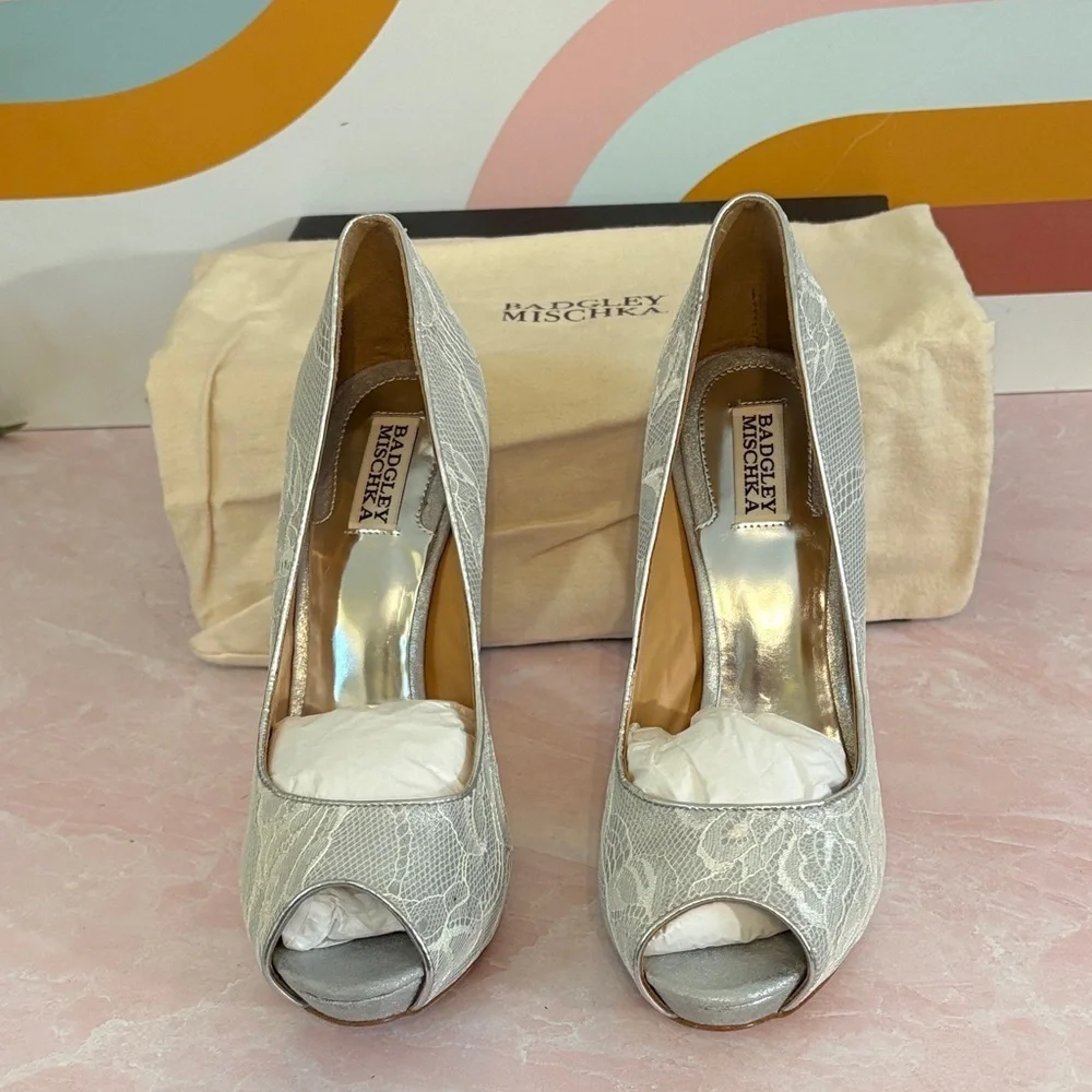 Badgley Mischka Humbie VI Silver with White Lace Platform Heels sizes 8, 10